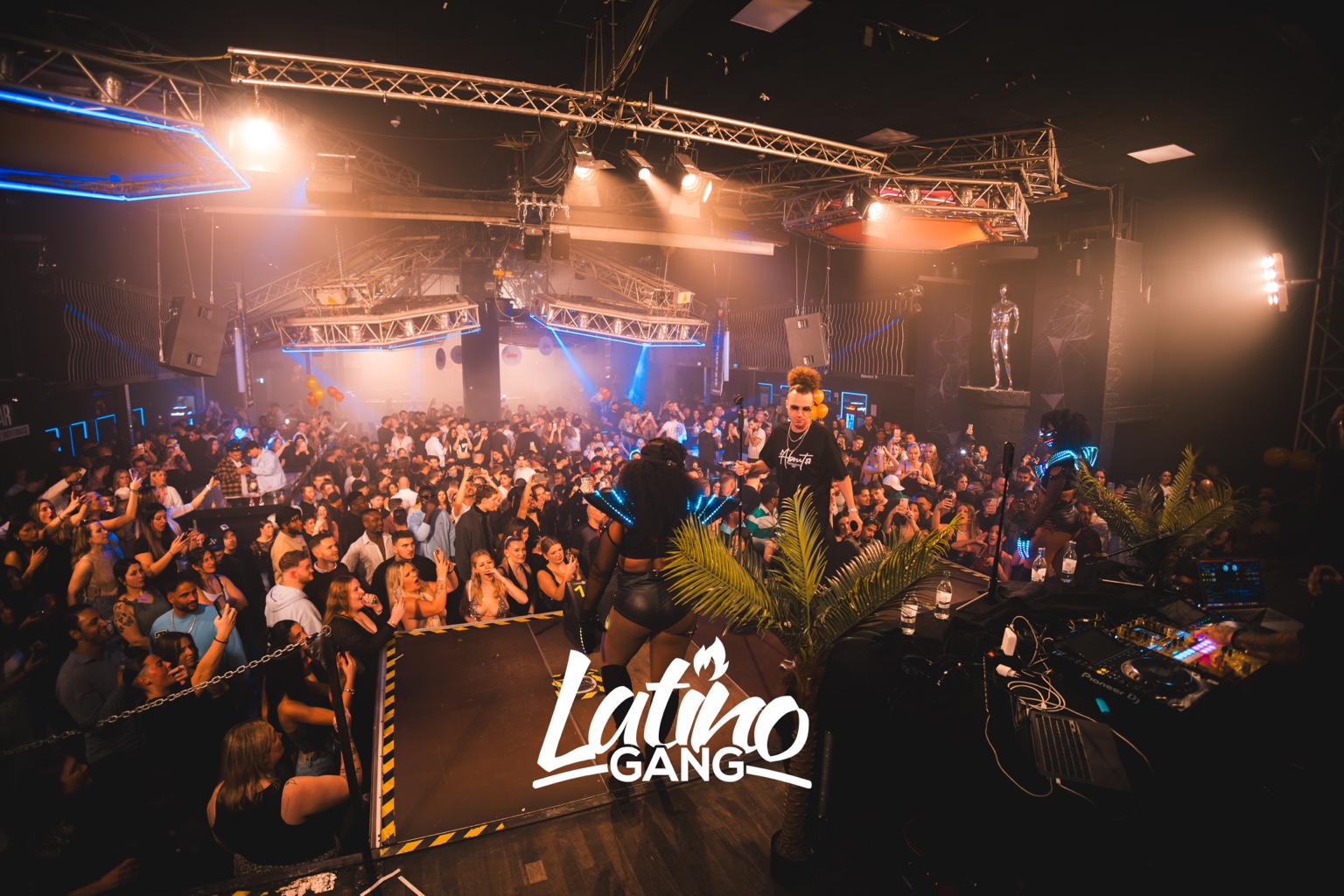 Latino Gang Latin & Afro Event – Publikum auf der Tanzfläche